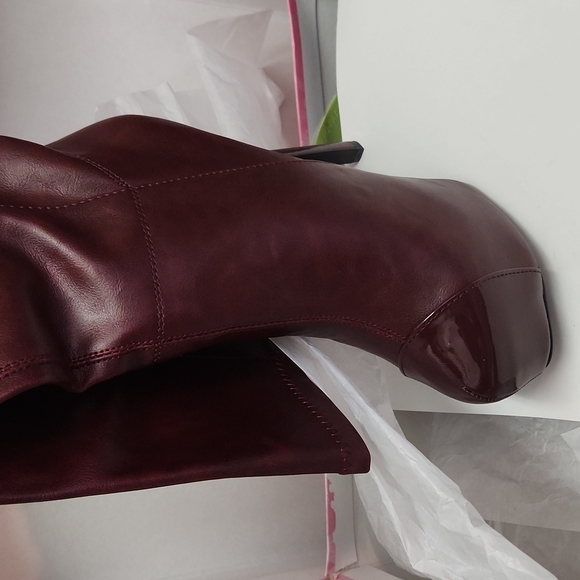 Boots - Picture 2 of 3